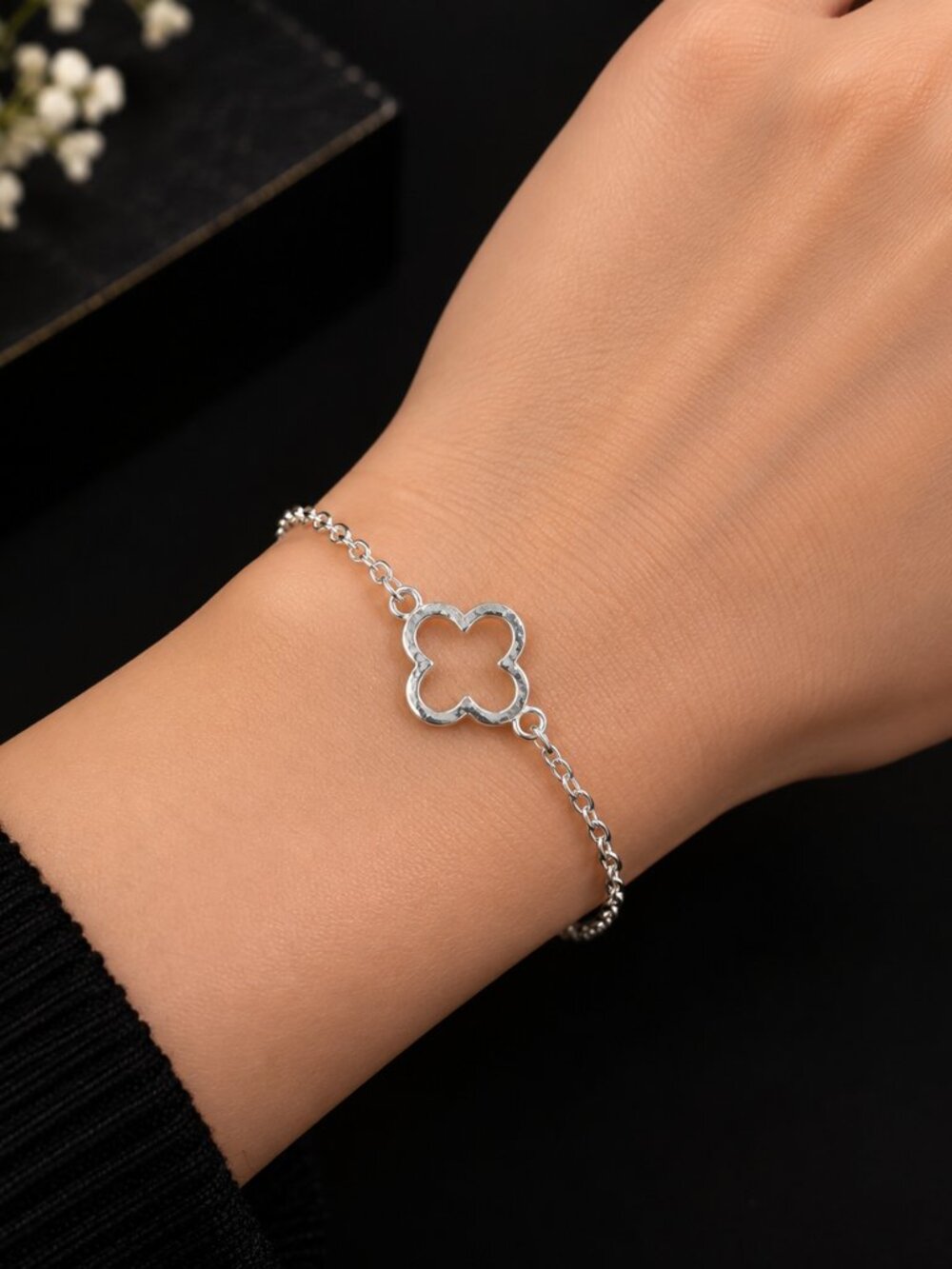 Silver Tone Four Leaf Clover Bracelet Dainty Quatrefoil Adjustable Chain 8.5"